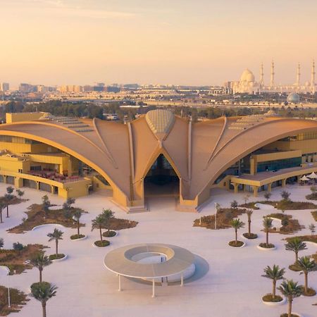 Erth Abu Dhabi Hotel Екстер'єр фото