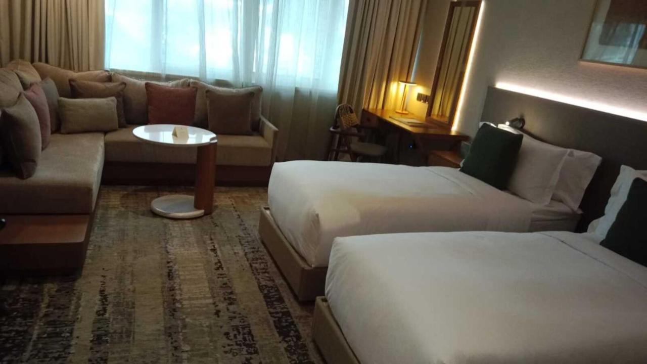 Erth Abu Dhabi Hotel Екстер'єр фото
